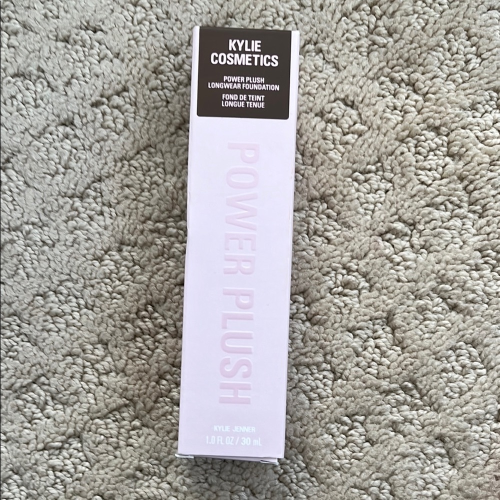 Kylie Cosmetics Power Plush Foundation - Cream